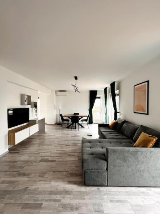 Skylark - Singapore Penthouse With Jacuzzi & Panoramic View Braşov Exterior foto