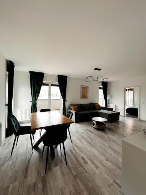 Skylark - Singapore Penthouse With Jacuzzi & Panoramic View Braşov Exterior foto